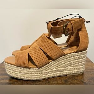 Ana Women’s Landis Honey Ginger Wedge Sandals NWT Size 9.5